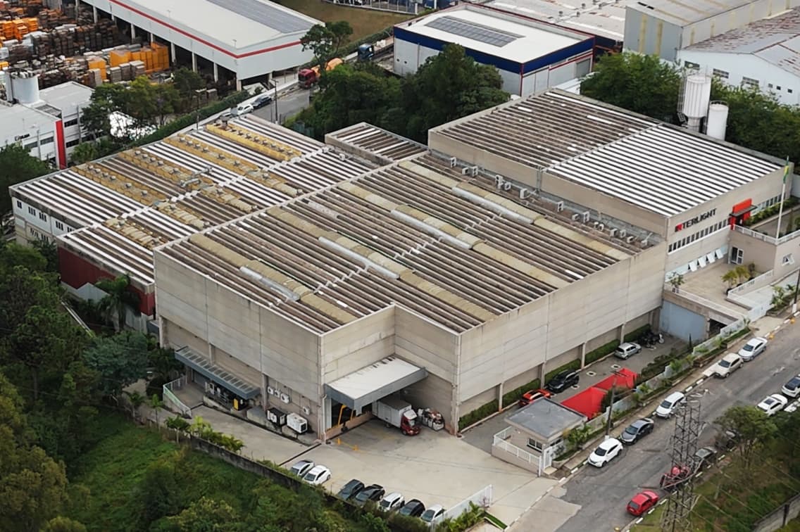 Especialização LED e verticalização de fábrica