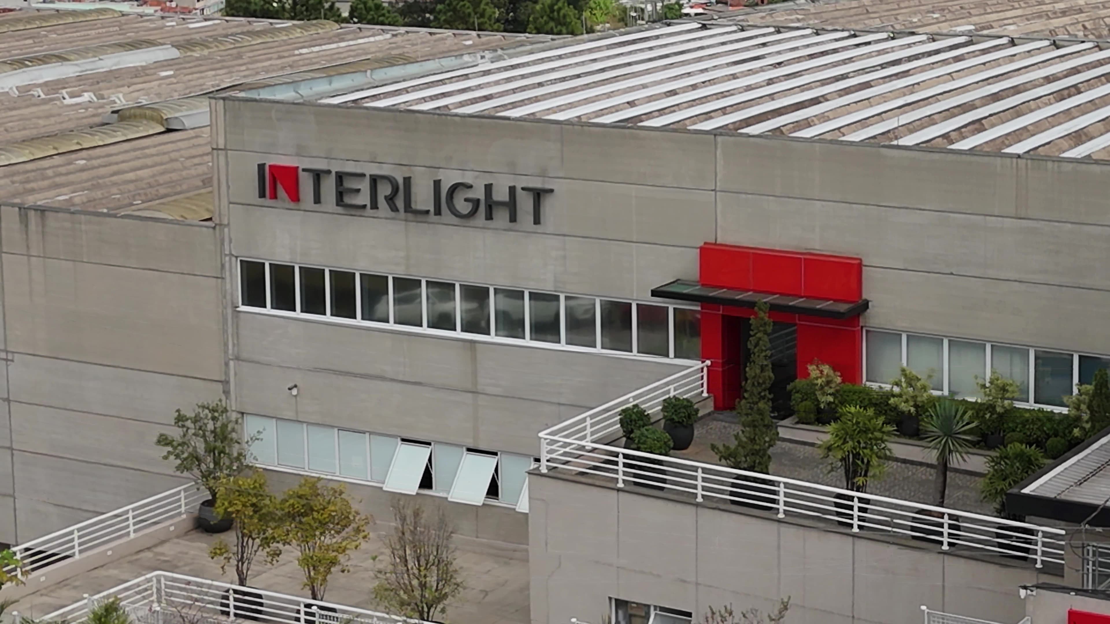 Presença consolidada e compromisso contínuo